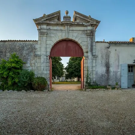 Chateau Du Xviie Siecle - Piscine Petanque & Barbecue 아파트