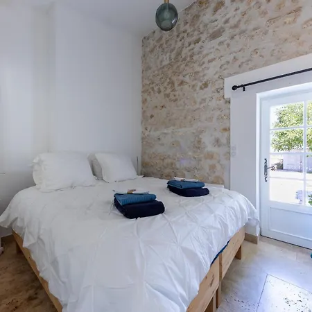 Chateau Du Xviie Siecle - Piscine Petanque & Barbecue 아파트 *